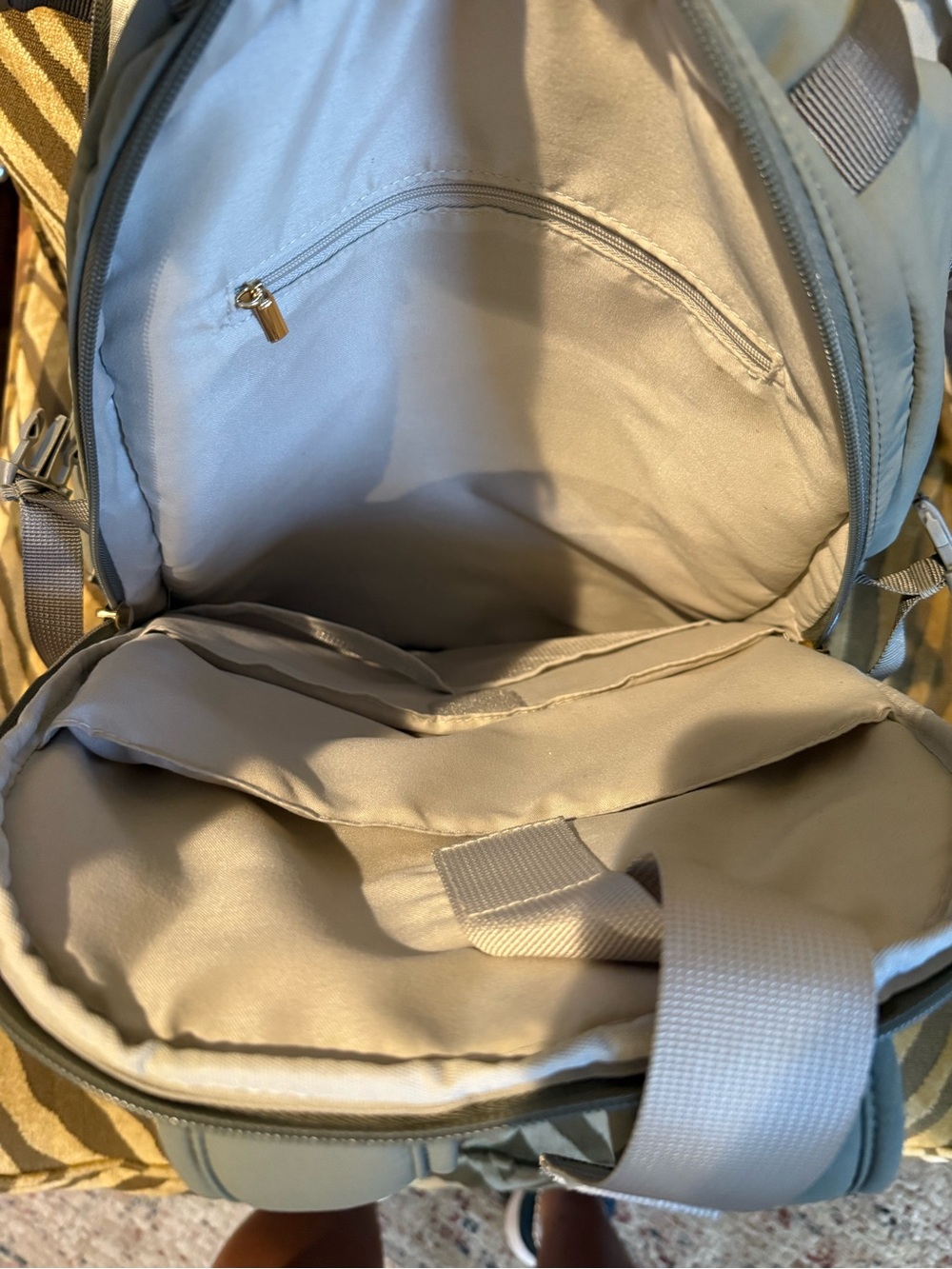 Isaac Mizrahi Women's Backpack Bag - Picture 6 of 6